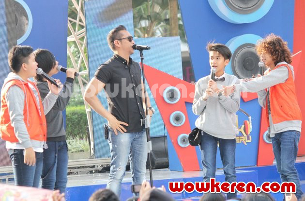 Gambar Foto Sammy Simorangkir dan Coboy Junior Saat Tampil di Acara 'Musik Sore Seru'