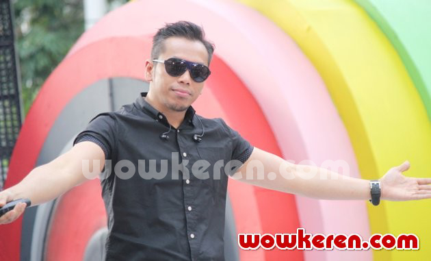 Gambar Foto Sammy Simorangkir Saat Tampil di Acara 'Musik Sore Seru'