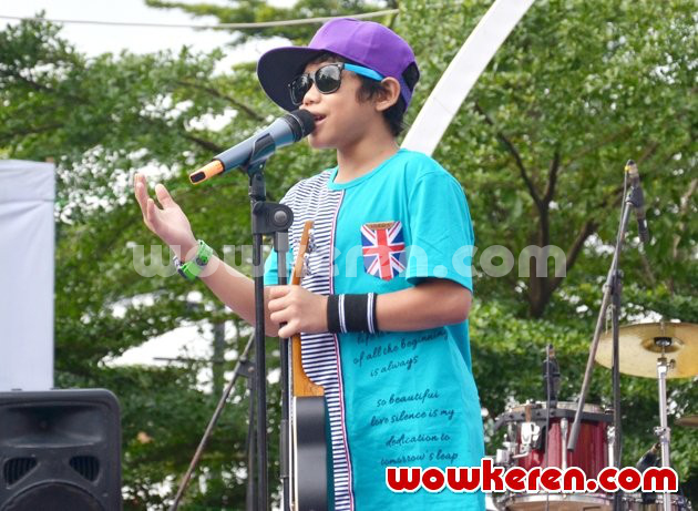 Gambar Foto Tegar Saat Tampil di Acara 'Inbox'