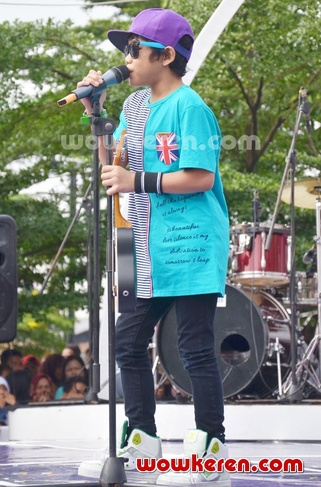 Gambar Foto Tegar Saat Tampil di Acara 'Inbox'