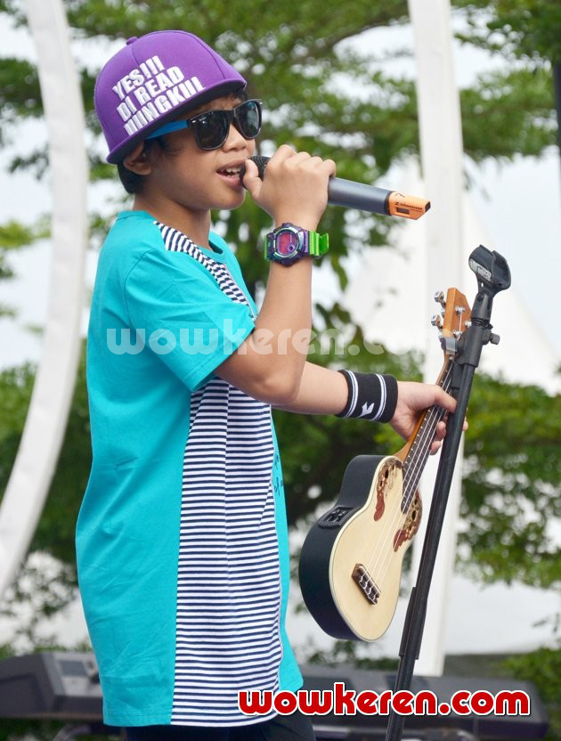 Gambar Foto Tegar Saat Tampil di Acara 'Inbox'