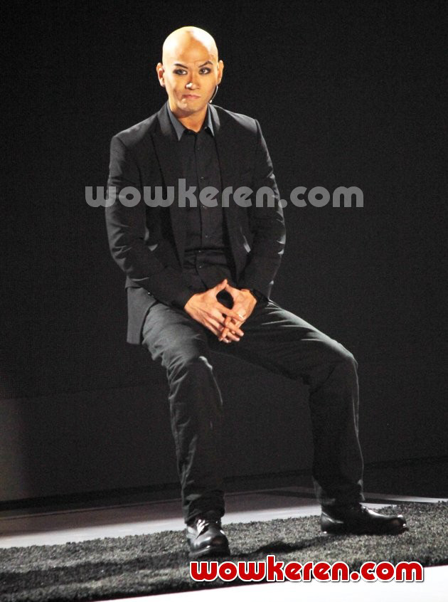 Gambar Foto Deddy Corbuzier Saat Tampil di Acara 'Pesta Bintang Honda Mobilio'