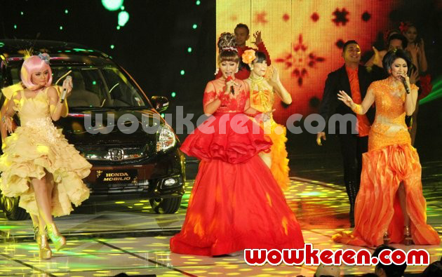 Gambar Foto Jenita Janet, Inul Daratista dan Ira Swara Saat Tampil di Acara 'Pesta Bintang Honda Mobilio'