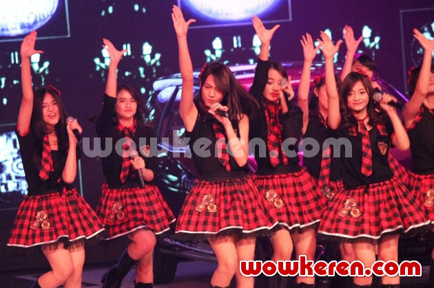 Gambar Foto JKT48 Saat Tampil di Acara 'Pesta Bintang Honda Mobilio'