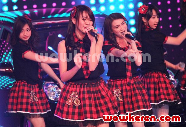 Gambar Foto JKT48 Saat Tampil di Acara 'Pesta Bintang Honda Mobilio'
