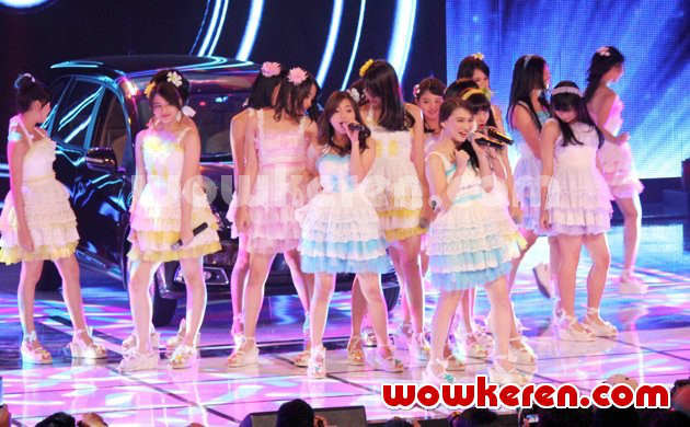 Gambar Foto JKT48 Saat Tampil di Acara 'Pesta Bintang Honda Mobilio'