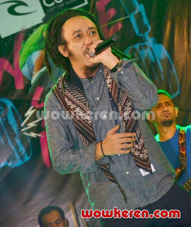 Gambar Foto Ras Muhamad Saat Tampil di 'Rip Curl Wake Skate Music Festival 2014'