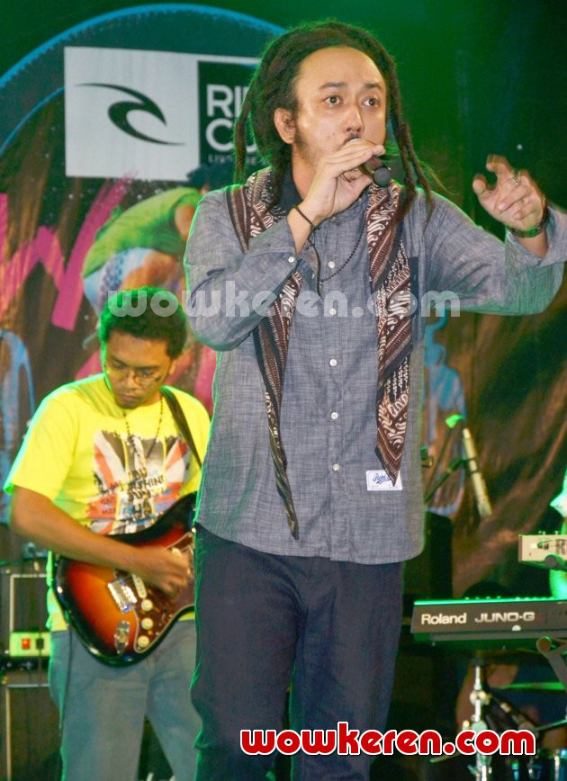 Gambar Foto Ras Muhamad Saat Tampil di 'Rip Curl Wake Skate Music Festival 2014'