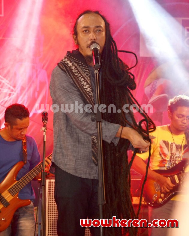 Gambar Foto Ras Muhamad Saat Tampil di 'Rip Curl Wake Skate Music Festival 2014'