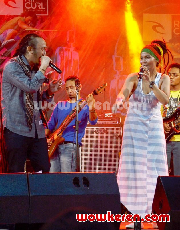 Gambar Foto Ras Muhamad Saat Tampil di 'Rip Curl Wake Skate Music Festival 2014'