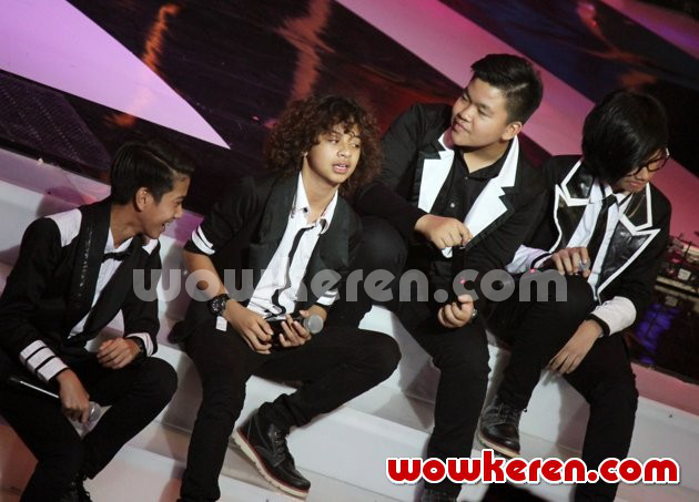 Gambar Foto Coboy Junior Nyanyikan Lagu 'Terhebat'