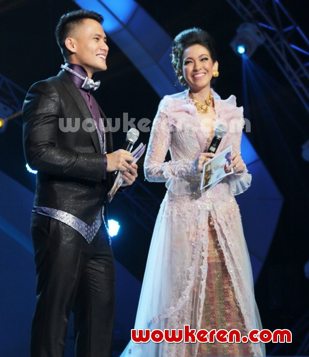 Gambar Foto Choky Sitohang dan Rahma Landy Menadi Host Puteri Indonesia 2014