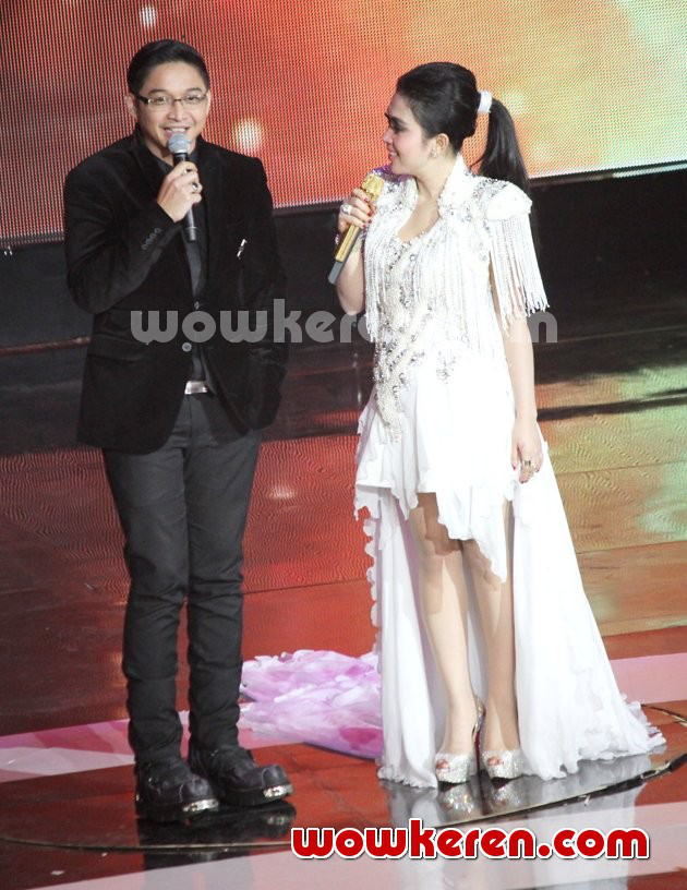 Gambar Foto Pasha Ungu dan Syahrini di Infotainment Awards 2014