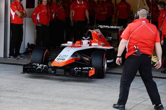 Gambar Foto Max Chilton Saat Mengendarai Marussia MR 03