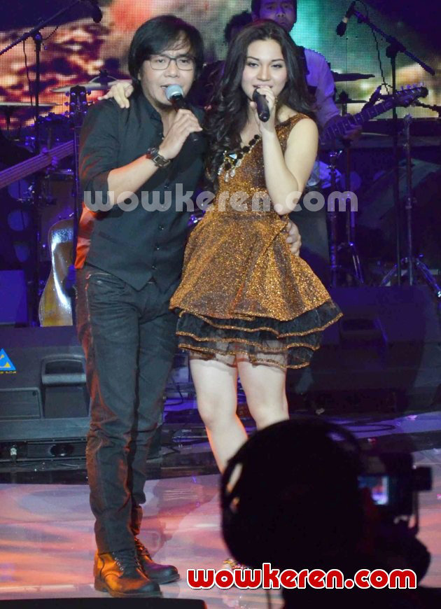 Gambar Foto Ari Lasso dan Ariel Tatum di Acara 'Simfoni Cinta MNC TV'