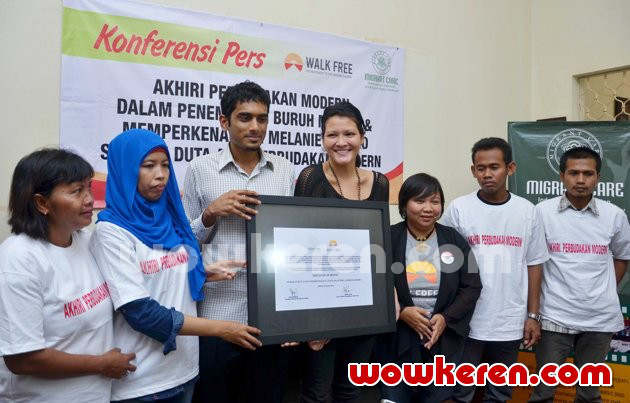 Gambar Foto Melanie Subono Saat Dipilih Menjadi Duta Anti Perbudakan
