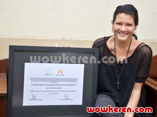Gambar Foto Melanie Subono Saat Dipilih Menjadi Duta Anti Perbudakan