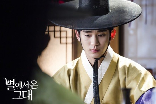 Gambar Foto Kim Soo Hyun Pakai Hanbok di Serial 'Man from the Star'
