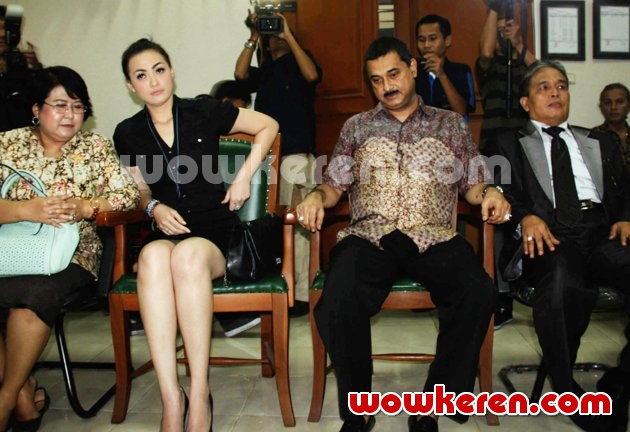 Christy Jusung: Berita, Foto, Video, Lirik Lagu, Profil 