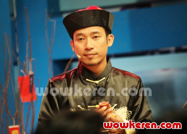 Gambar Foto Denny Cagur Saat Menjdai Host Acara 'Dahsyat'
