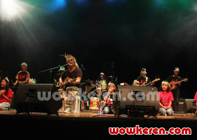 Gambar Foto Dik Doank Saat Tampil di Konser 'Singing Toilet'