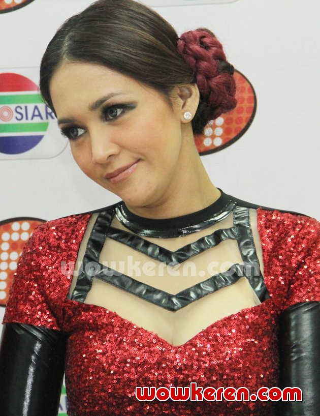 Gambar Foto Maia Estianty Saat Ditemui di Acara AFI 2013 Foto 2 dari 116