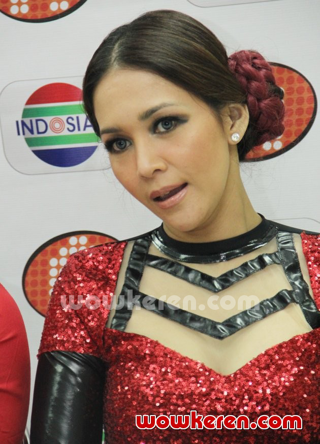 Gambar Foto Maia Estianty Saat Ditemui di Acara AFI 2013