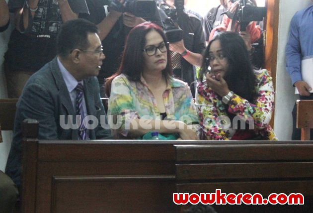 Gambar Foto Sandy Harun Saat Mendatangi Pengadilan Negeri Jakarta Selatan