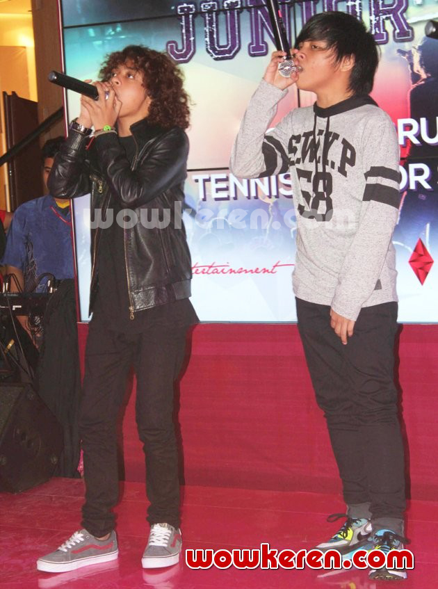 Gambar Foto Bastian dan Aldi Coboy Junior Saat Tampil di Jumpa Pers Konser Perpisahan