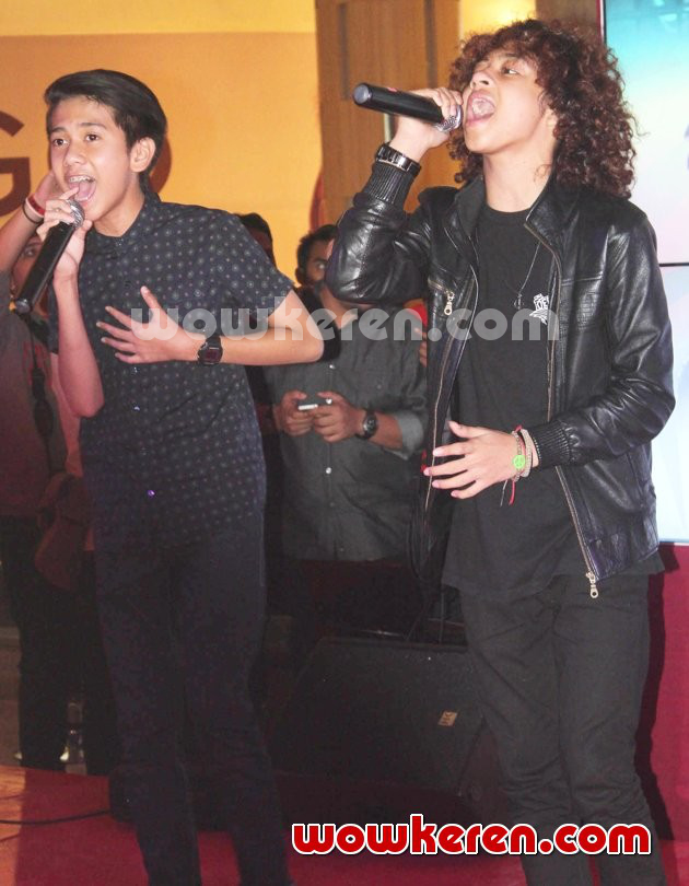 Gambar Foto Iqbal dan Bastian Coboy Junior Saat Tampil di Jumpa Pers Konser Perpisahan