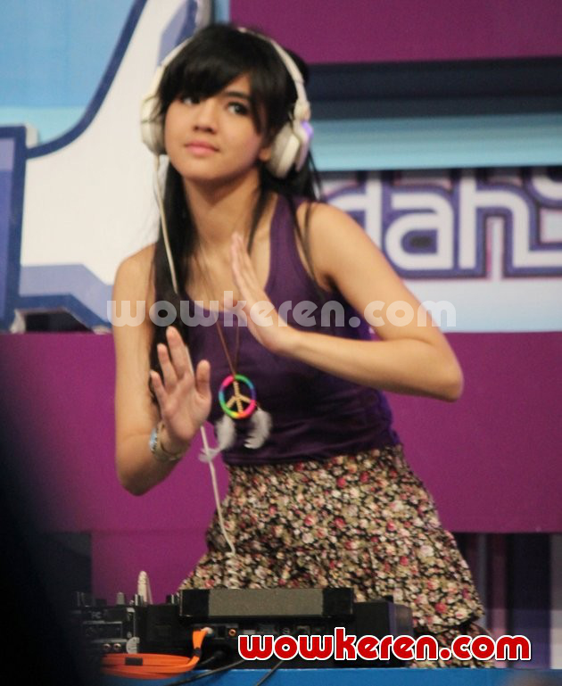 Gambar Foto DJ Una di Acara 'Dahsyat'