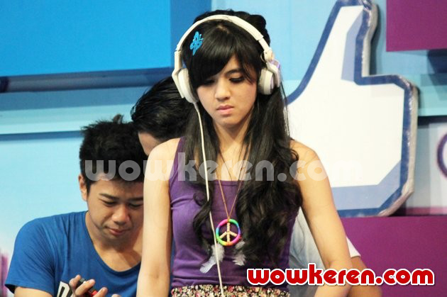 Gambar Foto DJ Una di Acara 'Dahsyat'