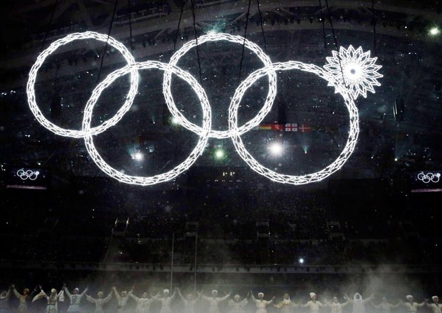 Gambar Foto Kembang Api Berbentuk Cincin Olimpiade di Pembukaan Olimpiade Sochi 2014