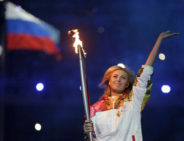 Gambar Foto Maria Sharapova Bertugas Membawa Obor Olimpiade