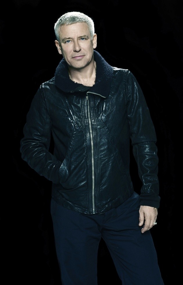 Gambar Foto Adam Clayton Bassis Band U2