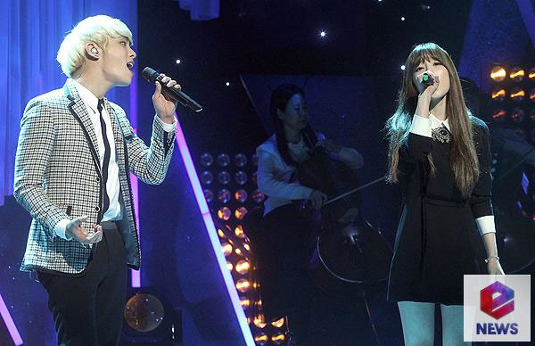 Gambar Foto Jongyun dan Tae Yeon Tampil Nyanyikan Lagu 'Breath' Versi Korea