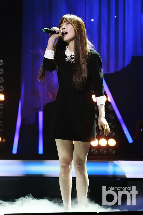 Gambar Foto Penampilan Tae Yeon Girls' Generation Nyanyikan Lagu 'Set Me Free'
