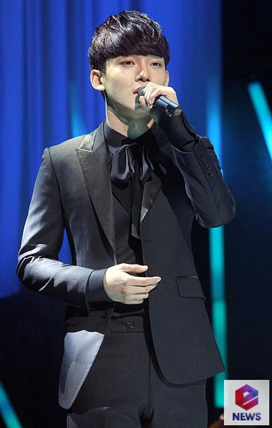 Gambar Foto Penampilan Chen EXO di Acara 'SM The Ballad Vol. 2 Joint Recital'