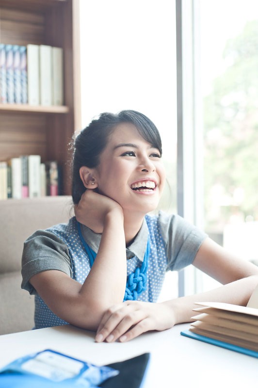 Gambar Foto Maudy Ayunda di Majalah Gogirl untuk Iklan Pond's