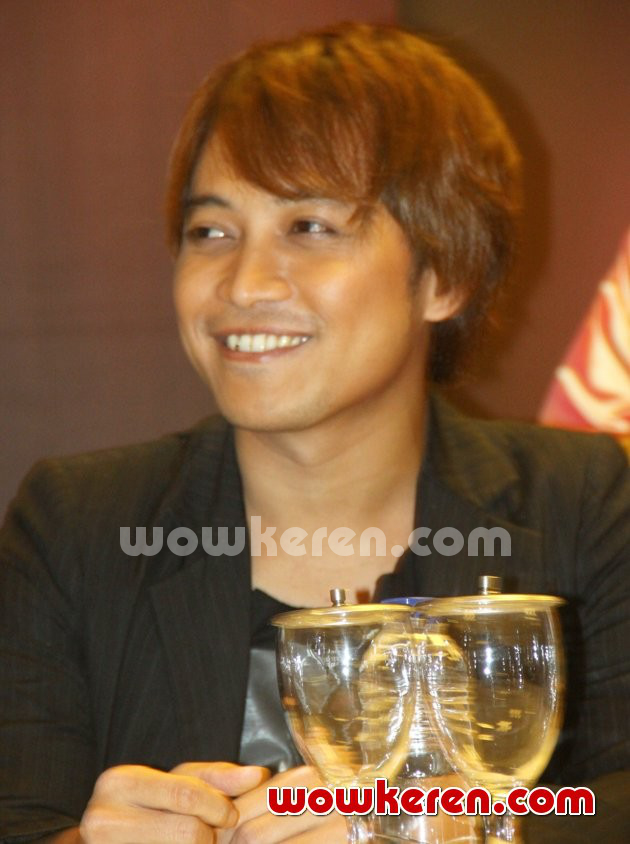 Gambar Foto Iman J-Rocks Saat Jumpa Pers Teater Musikal 'Siti Nurbaya'