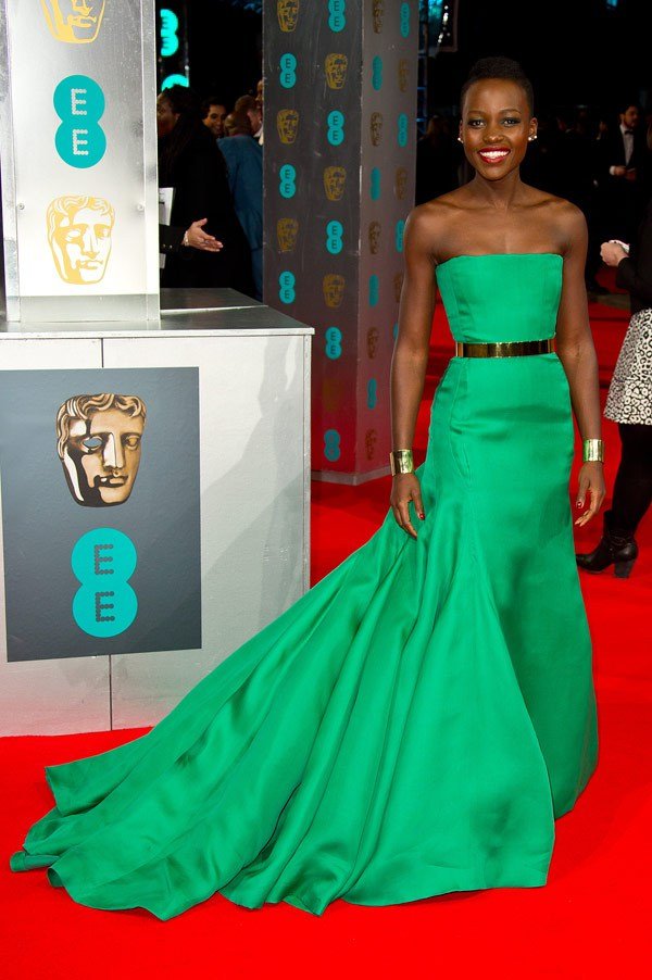 Gambar Foto Lupita Nyong'o di Red Carpet BAFTA Awards 2014