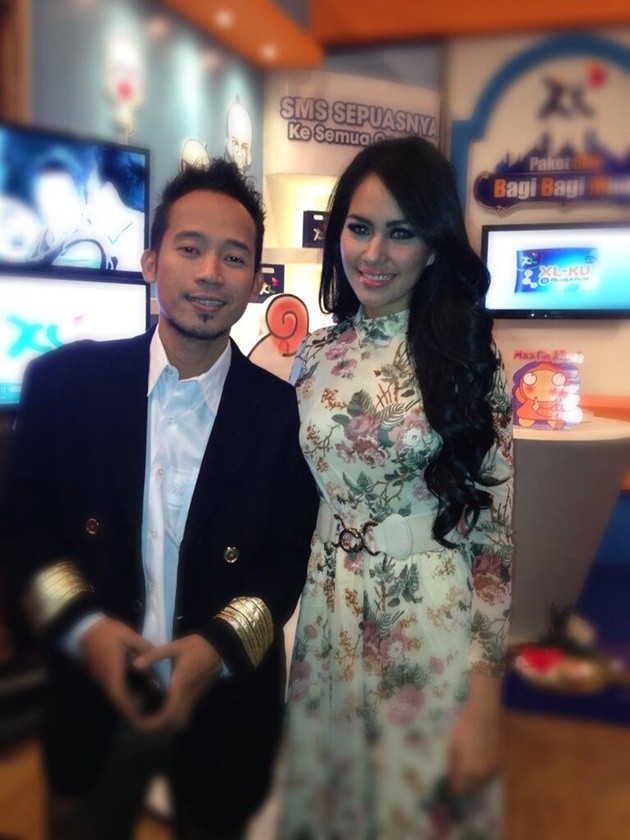 Gambar Foto Denny Cagur Bersama Kartika Putri