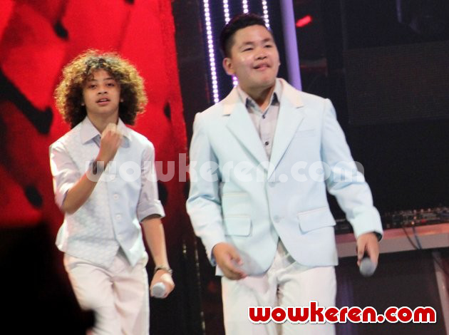 Gambar Foto Penampilan Bastian dan Kiki Coboy Junior di Konser 'Masterpiece'