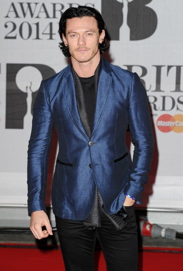 Gambar Foto Luke Evans di Red Carpet BRIT Awards 2014
