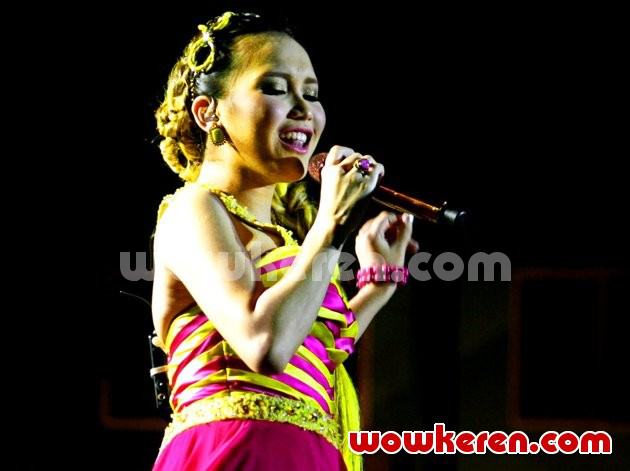 Gambar Foto Ayu Ting Ting Saat Tampil di Konser 'Main Hati'