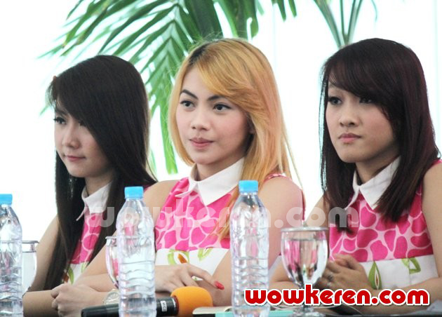 Gambar Foto Cherry Belle Saat Rilis Novel 'Crush'