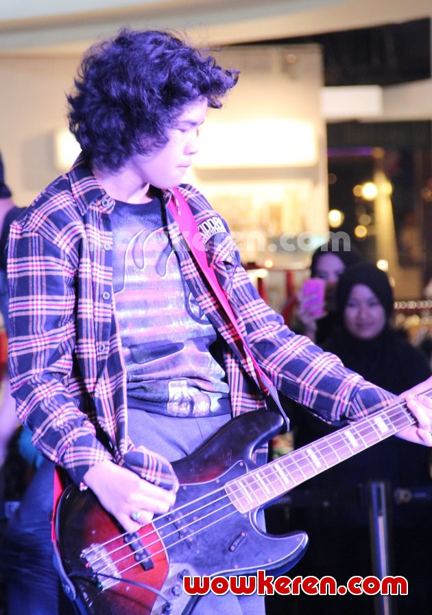 Gambar Foto Dul Jaelani Lucky Laki Saat Tampil di Acara Seminar Nova dan Windows 8.1
