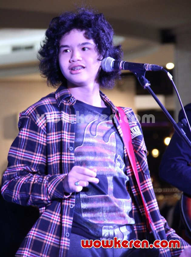 Gambar Foto Dul Jaelani Lucky Laki Saat Tampil di Acara Seminar Nova dan Windows 8.1