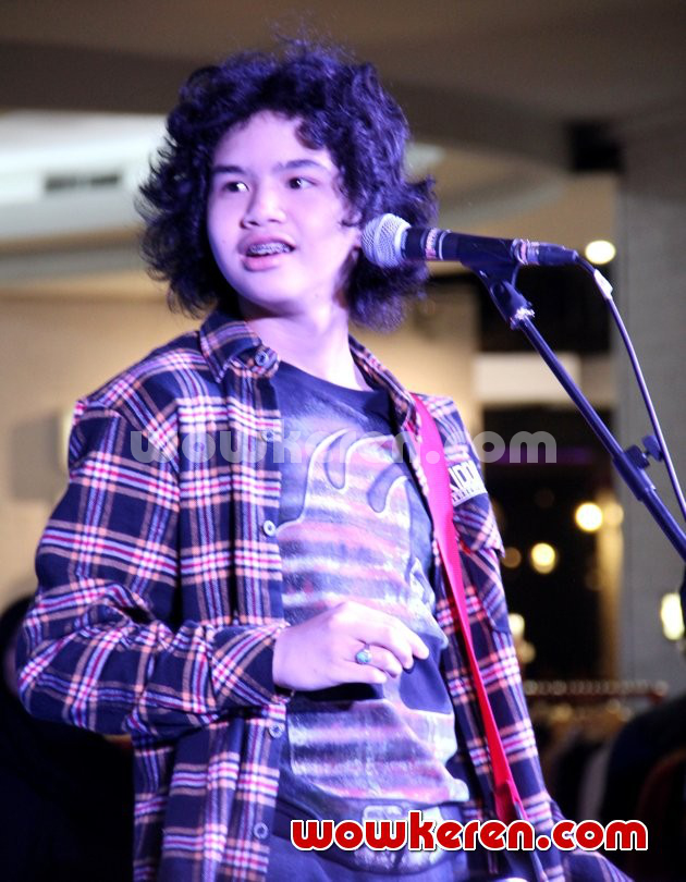 Gambar Foto Dul Jaelani Lucky Laki Saat Tampil di Acara Seminar Nova dan Windows 8.1