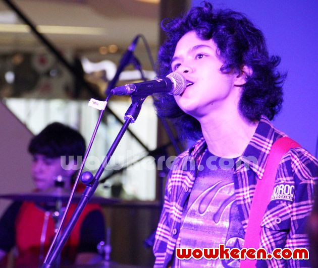 Gambar Foto Dul Jaelani Lucky Laki Saat Tampil di Acara Seminar Nova dan Windows 8.1